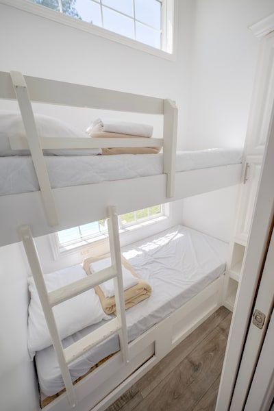 Deluxe Loft Cabin-11