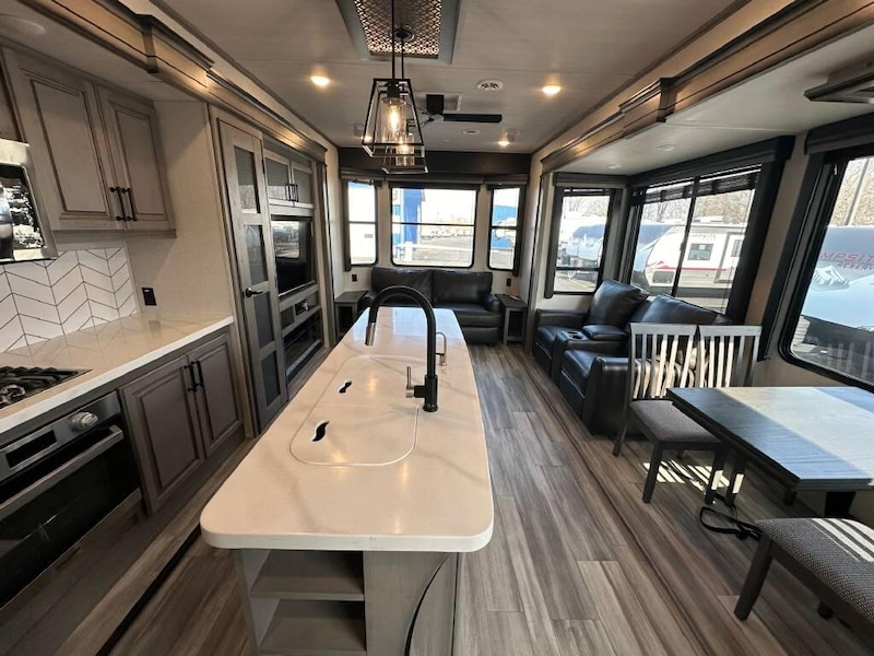 Ranger Smith PREMIUM RV Rental Six Person - Full-Service-5