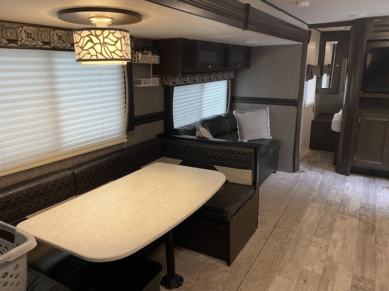 Ranger Smith RV Rental Six Person - Full-Service-5