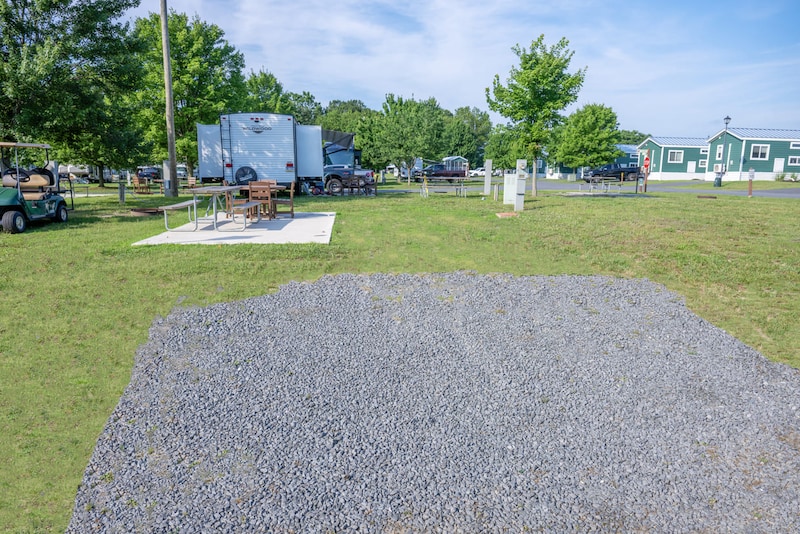 Deluxe Back-In FHU RV Site-6