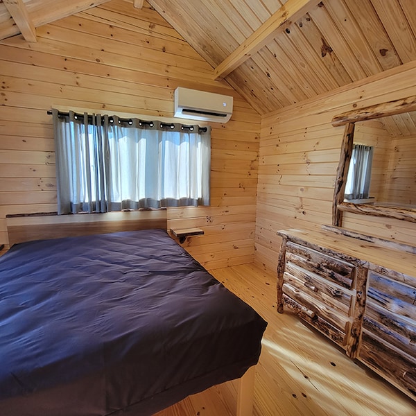 Lakefront Cottage-3