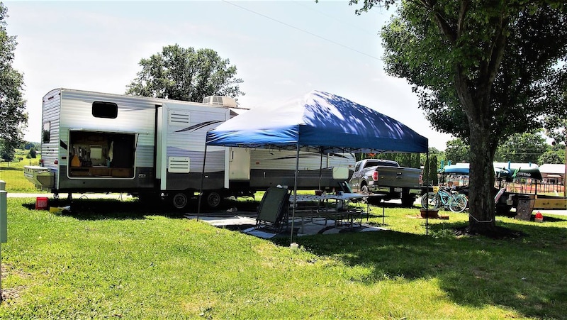 Full Hookup - Water / Electric / Sewer - Back In-2