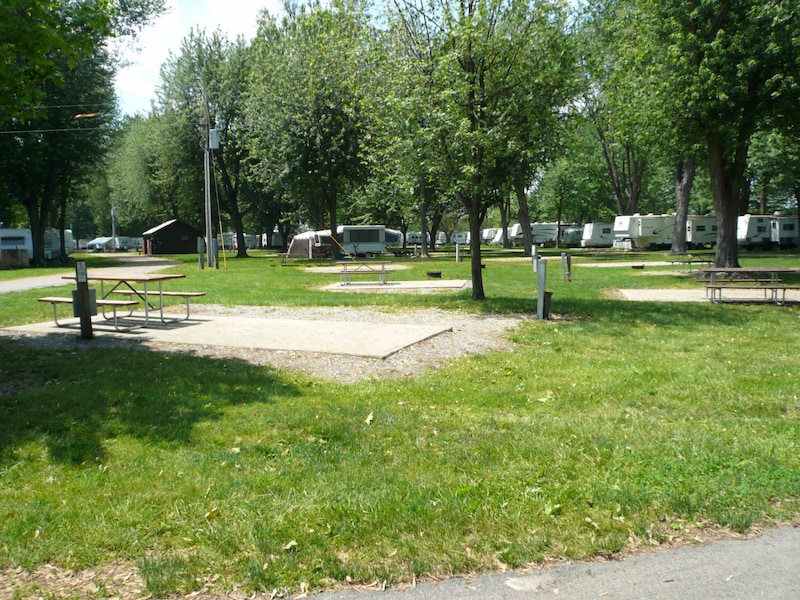 Standard Back-In RV/Tent Site-1