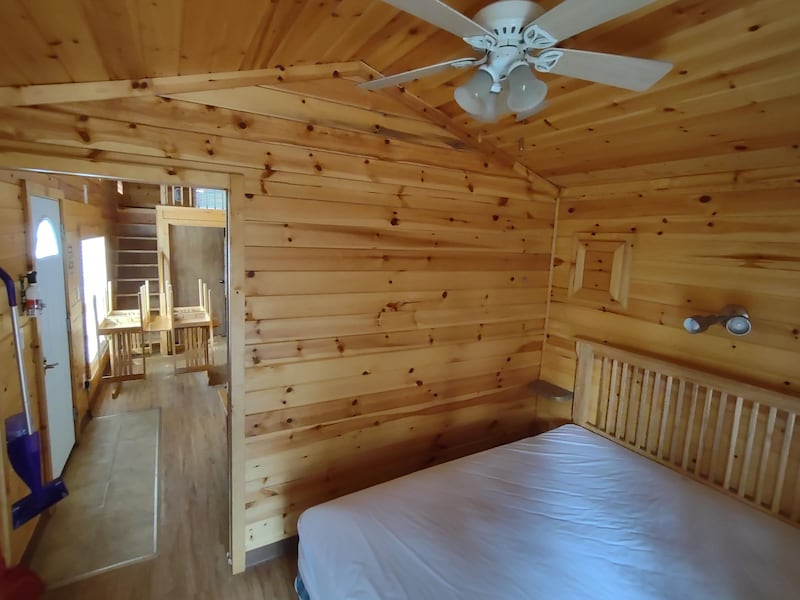 Yogi Bear Full-Service Cabin Six Person-9