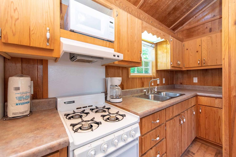 Ranger Smith™ Cabin-4
