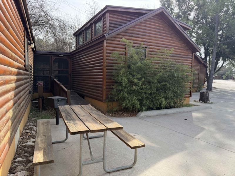 Family 1 Bedroom Cabin (Standard) with Ramp-11