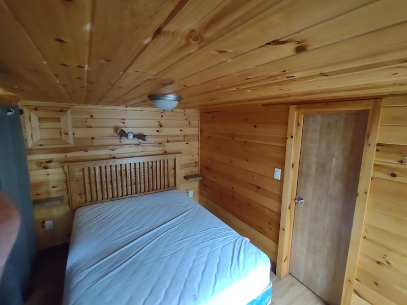 Yogi Bear Full-Service Cabin Six Person-3