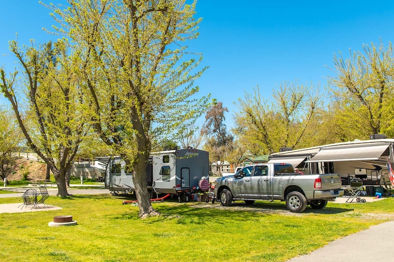 Premium Pull-Thru RV Site-4