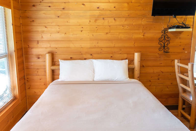 Lazy Bear Cabin-8