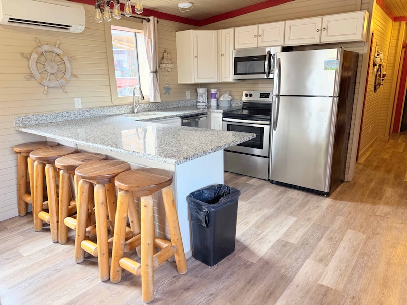 Suite - 2 Bedroom Vacation Cabin (SHIP)-4