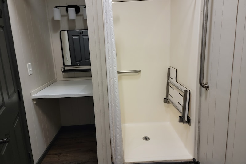 Cindy Bear™ Handicap Accessible Cabin-7