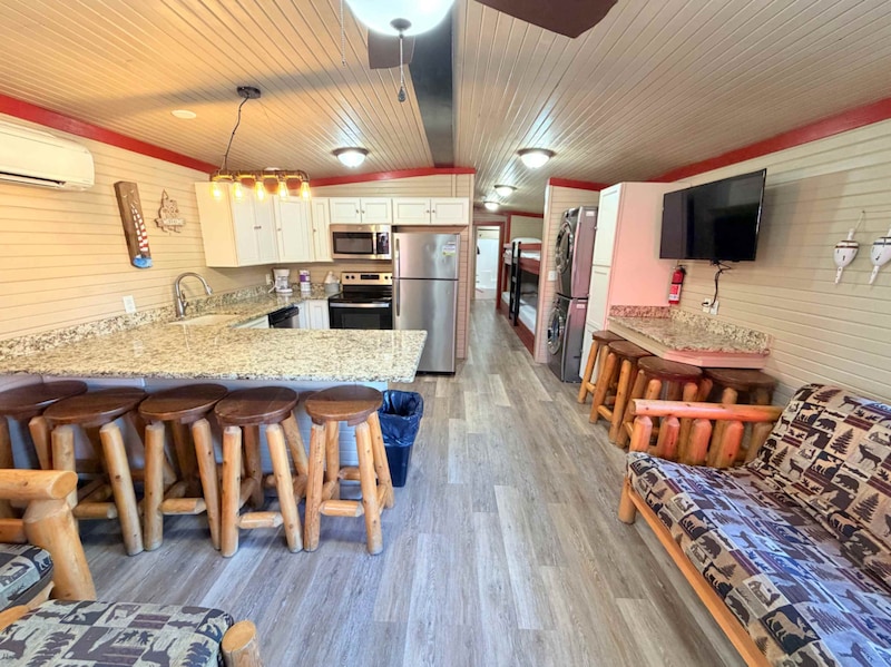 Suite - 2 Bedroom Vacation Cabin (SHIP)-13