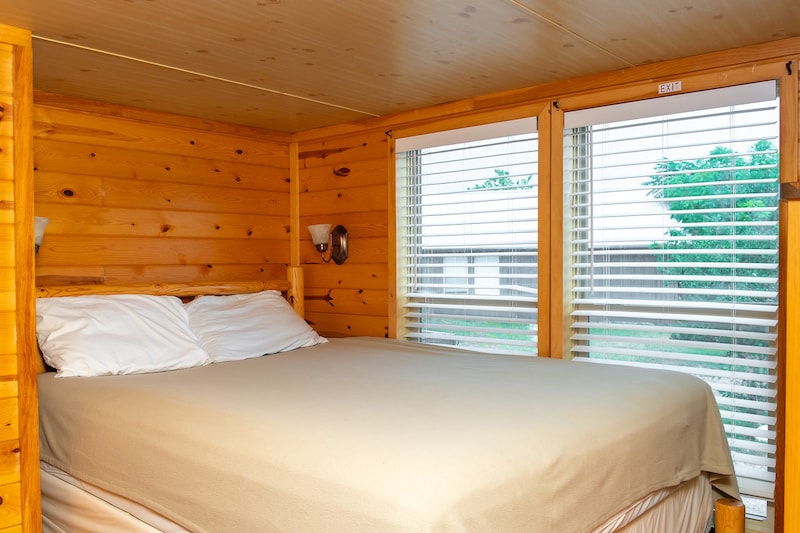 Yakky Doodle™ Cabin-5