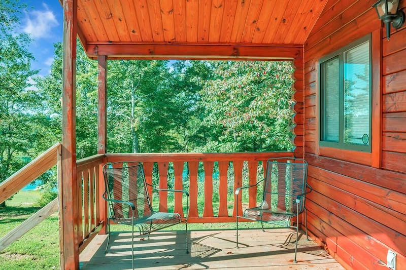 Lake View Cindy Bear™ Deluxe Cabin-1