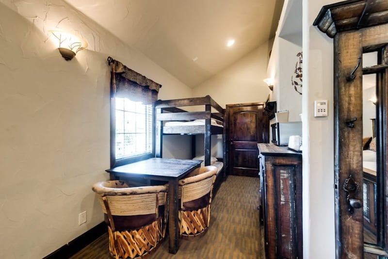 Premium Cabin (2 Queen)-5