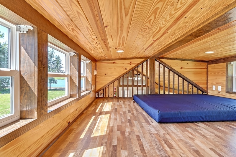 Cindy Bear™ Deluxe Cabin - 6 Person 2-2