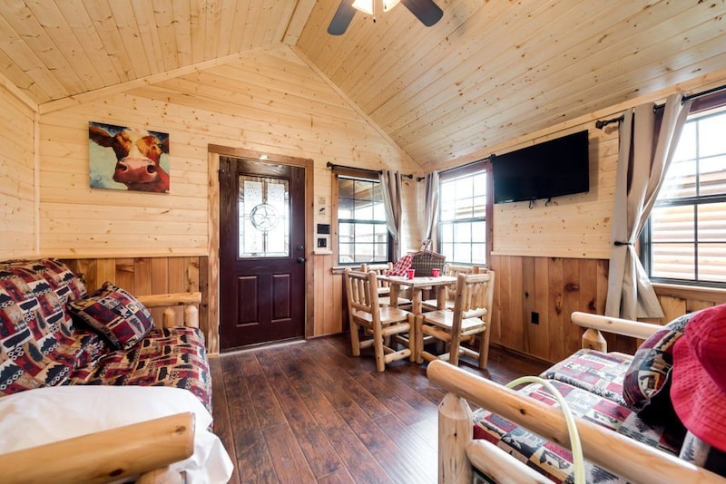 Family 1 Bedroom Cabin (H20)-5