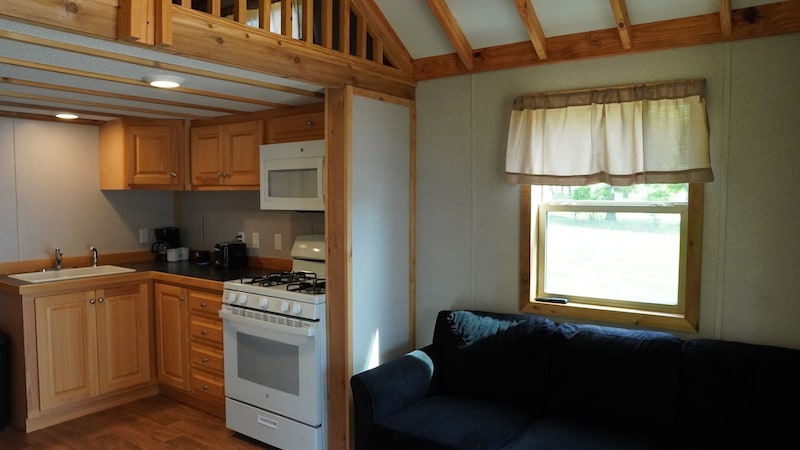 Pine Grove Cindy Bear™ Cabin-5
