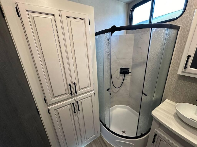 Ranger Smith PREMIUM RV Rental Six Person - Full-Service-13