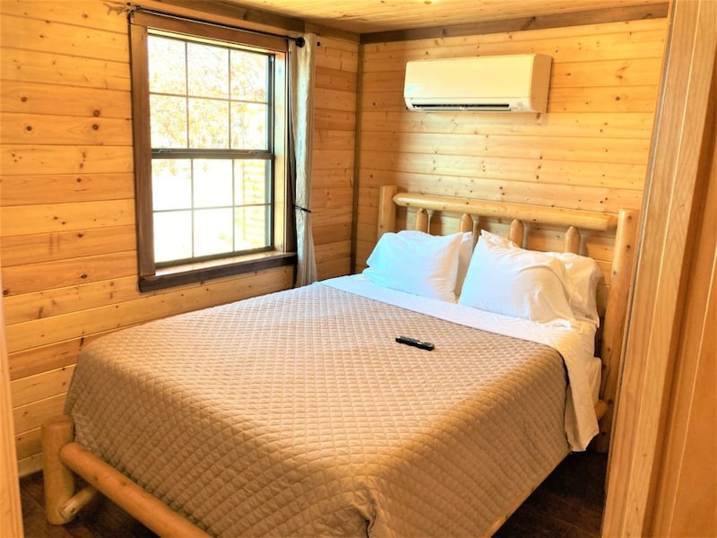 Family 1 Bedroom Cabin (Standard) with Ramp-3