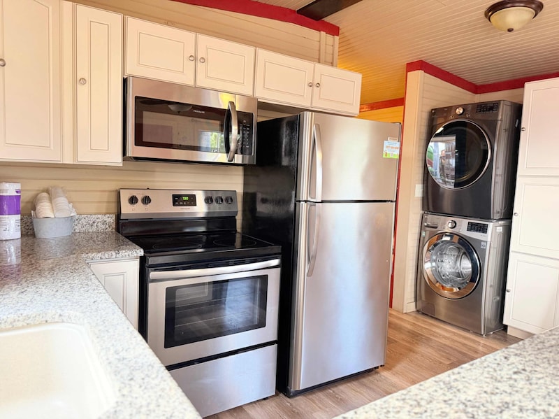 Suite - 2 Bedroom Vacation Cabin (SHIP)-5