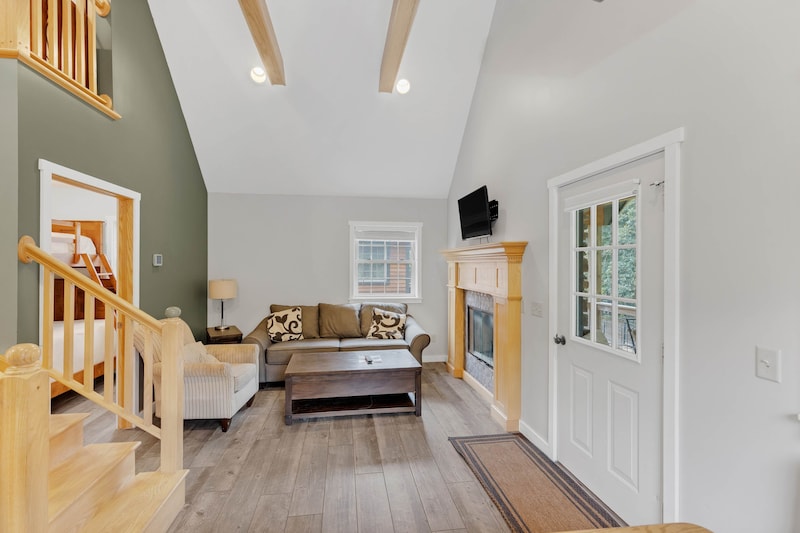 Hemlock Gorge Luxury Manor-10