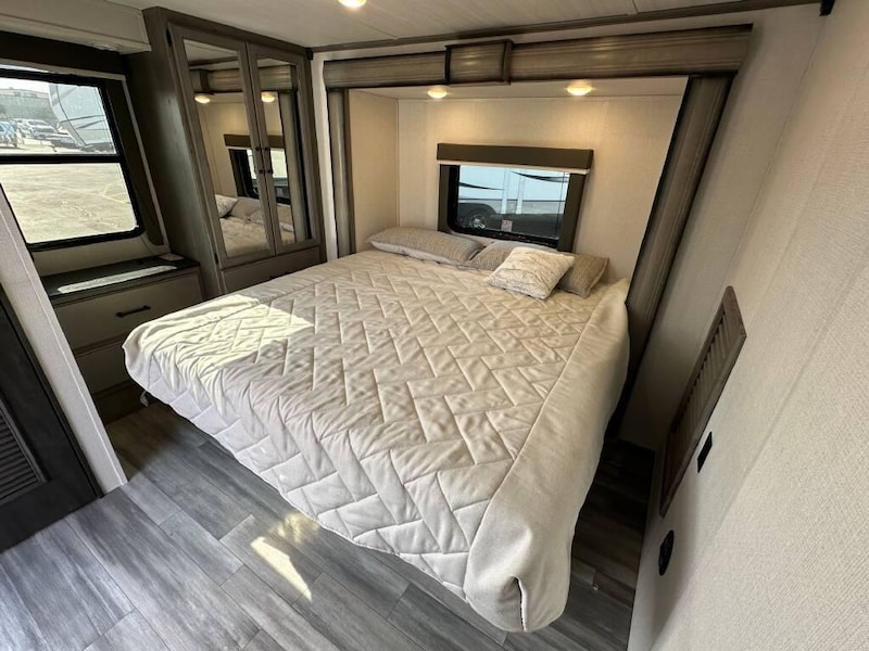 Ranger Smith PREMIUM RV Rental Six Person - Full-Service-10