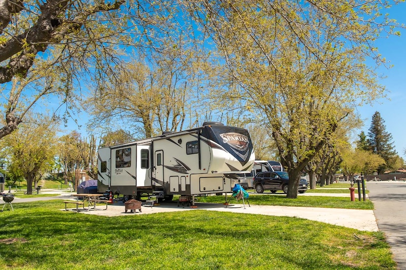 Red Carpet Pull-Thru RV Site-5