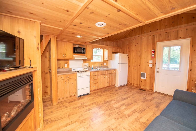 Yogi Bear™ Waterfront Cabin-7