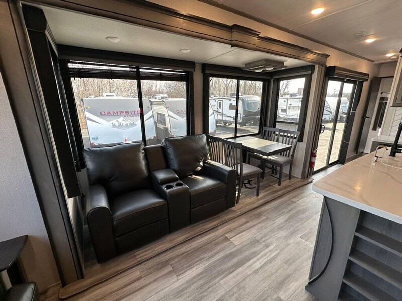 Ranger Smith PREMIUM RV Rental Six Person - Full-Service-3