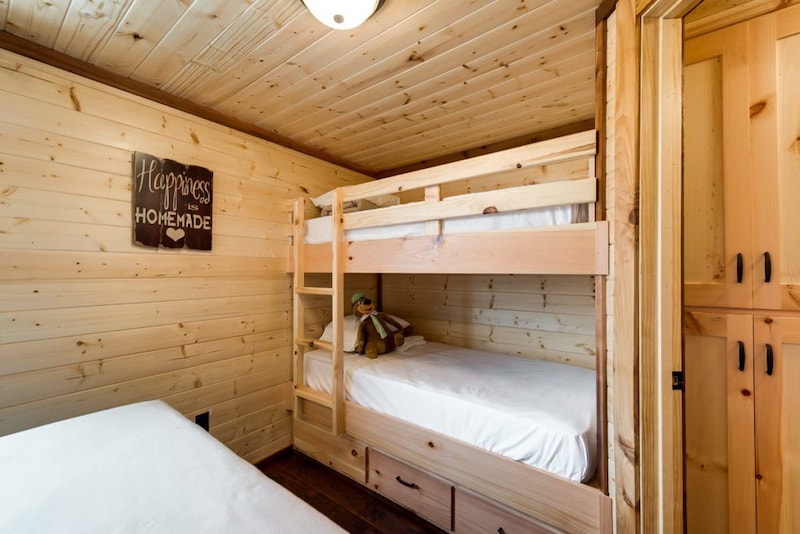 Family 1 Bedroom Cabin (H20)-2