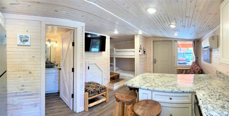 Suite 2-Story 2-Bedroom Cabins-7