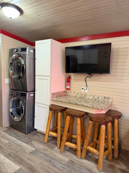 Suite - 2 Bedroom Vacation Cabin (SHIP)-15