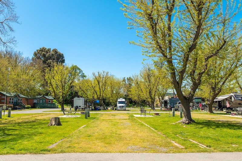 Premium Pull-Thru RV Site-2