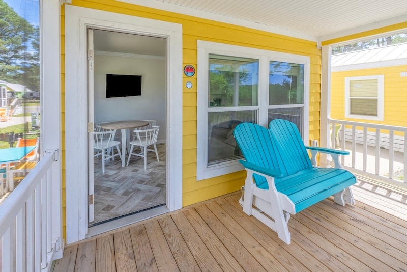 Deluxe Cabin (Queen/3 twin)-7