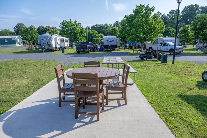 Deluxe Back-In FHU RV Site-5