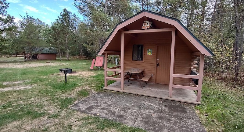 Boo Boo Bear Bone Cabin Four Person-1