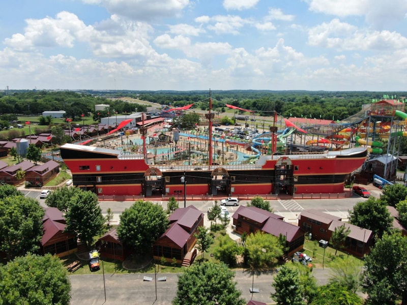 Suite - 2 Bedroom Vacation Cabin (SHIP)-9