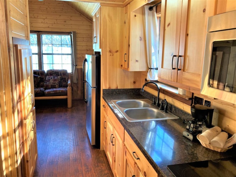 Family 1 Bedroom Cabin (Standard)-3