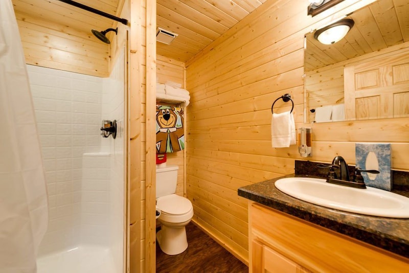 Family 1 Bedroom Cabin (H20)-9