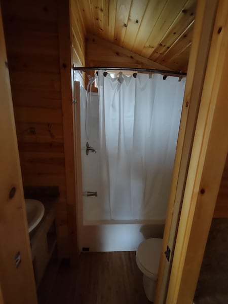 Yogi Bear Full-Service Cabin Four Person-6