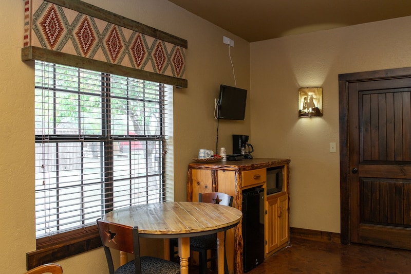 Deluxe Cozy Cottage-5