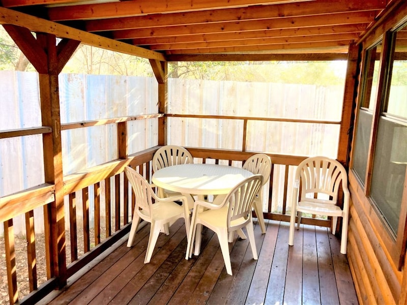 Family 1 Bedroom Cabin (Standard) with Ramp-8