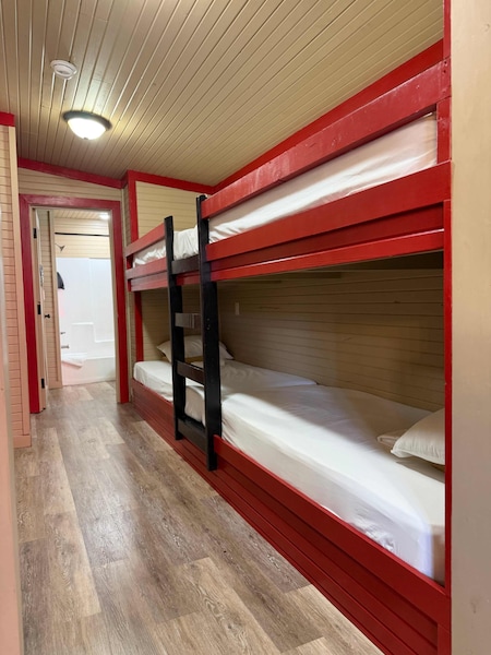 Suite - 2 Bedroom Vacation Cabin (SHIP)-10