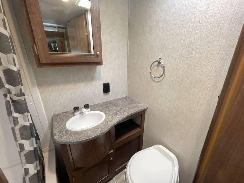 Ranger Smith RV Rental Six Person - Full-Service-9