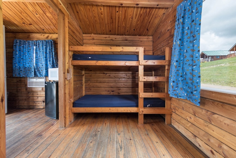 Yogi Bears Rustic Cabin-2