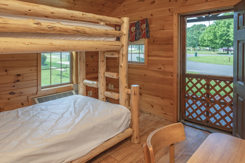 Cozy Cabin-3