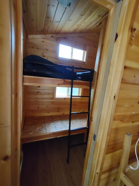 Yogi Bear Full-Service Cabin Four Person-3