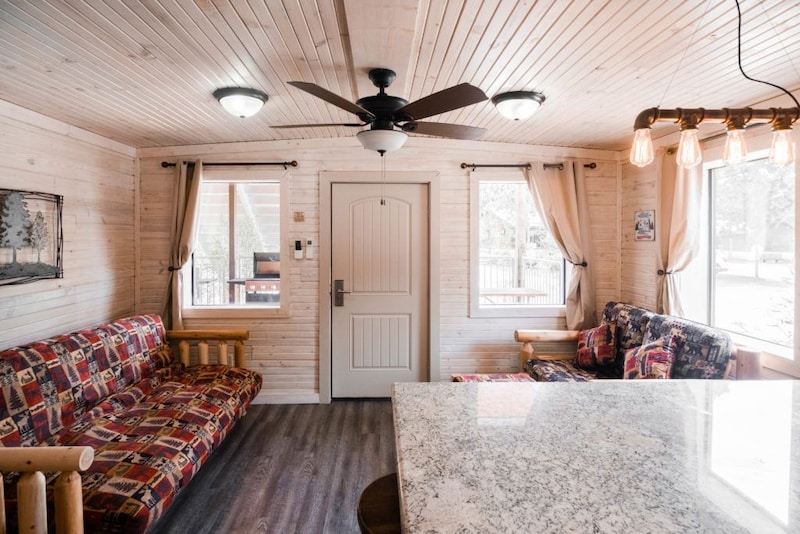 Suite 2 Bedroom Vacation Cabins (4 Plex) B-12