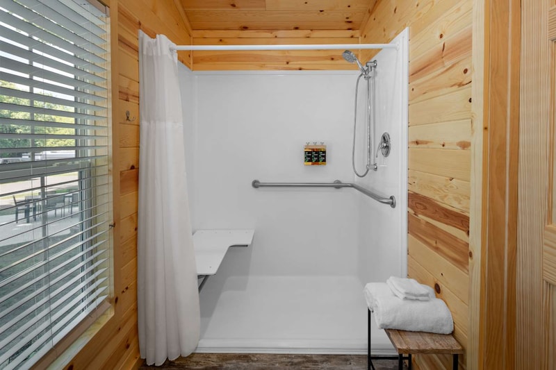 Camping Studio - Accessible - Rustic Wood-5